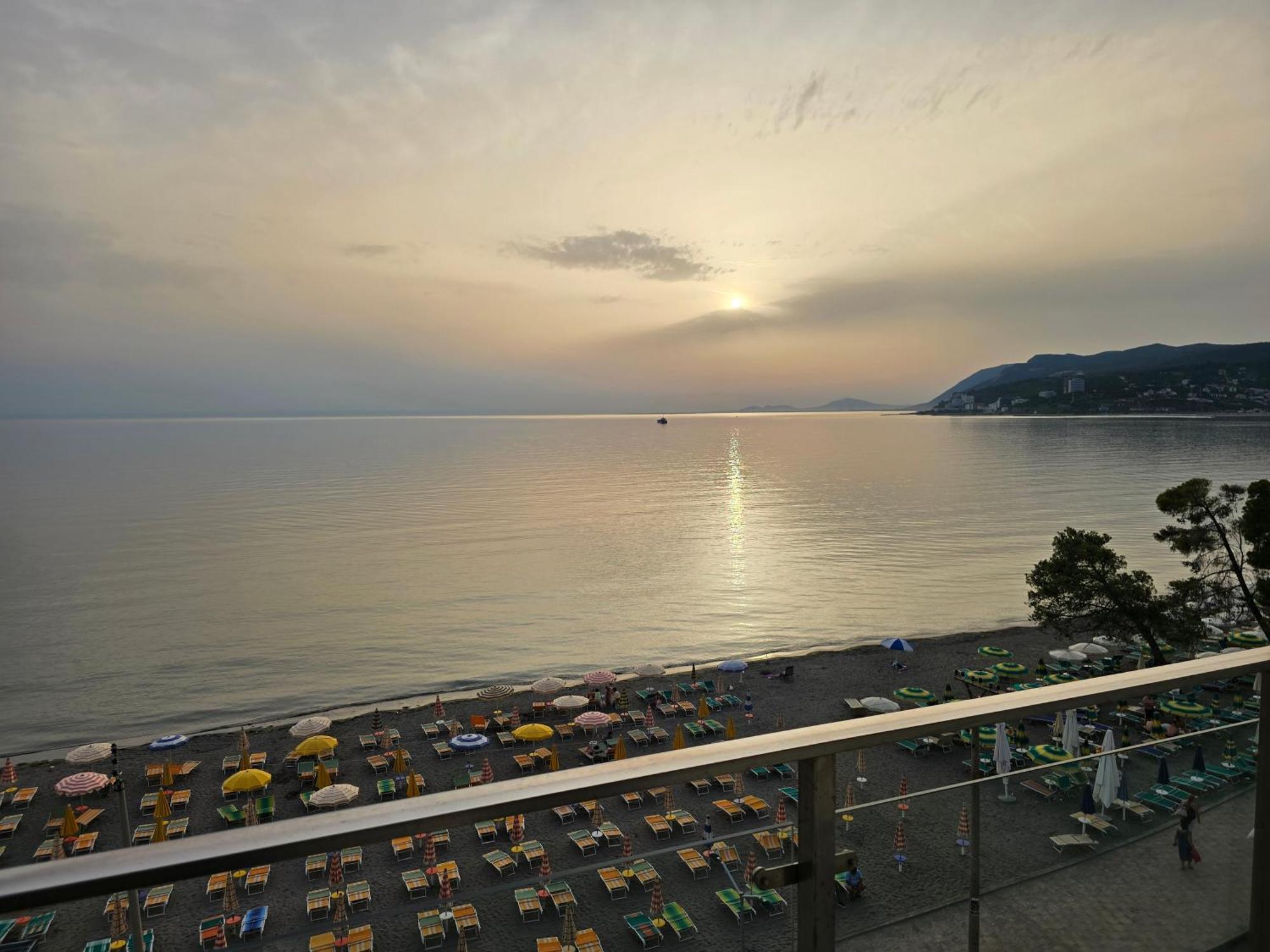 Apartamento Roxhensi Shëngjin Exterior foto